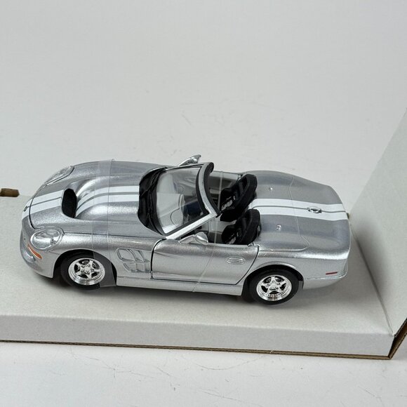 Maisto Premiere DC 1:24 Shelby Series One Silver Convertible w/ Box - Picture 1 of 9